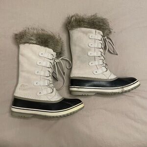 Sorel Joan of Arc Boots - size 9.5 - New but box was torn in shipping see pics